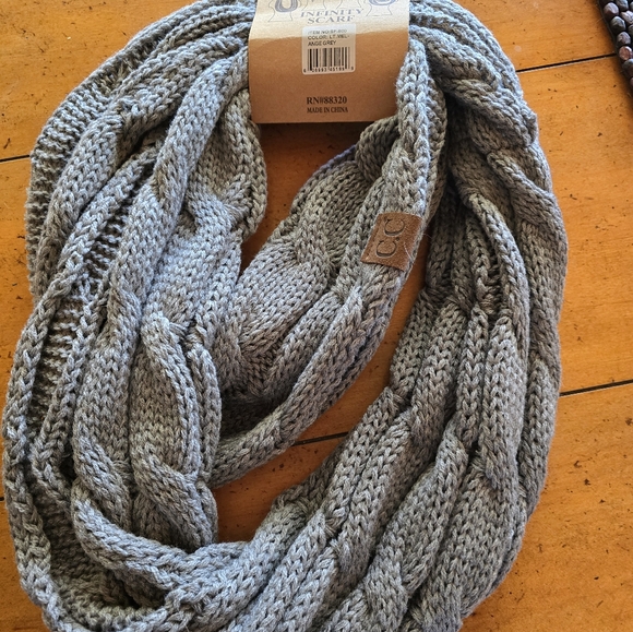 NEW knit infinite scarf. - Picture 3 of 5